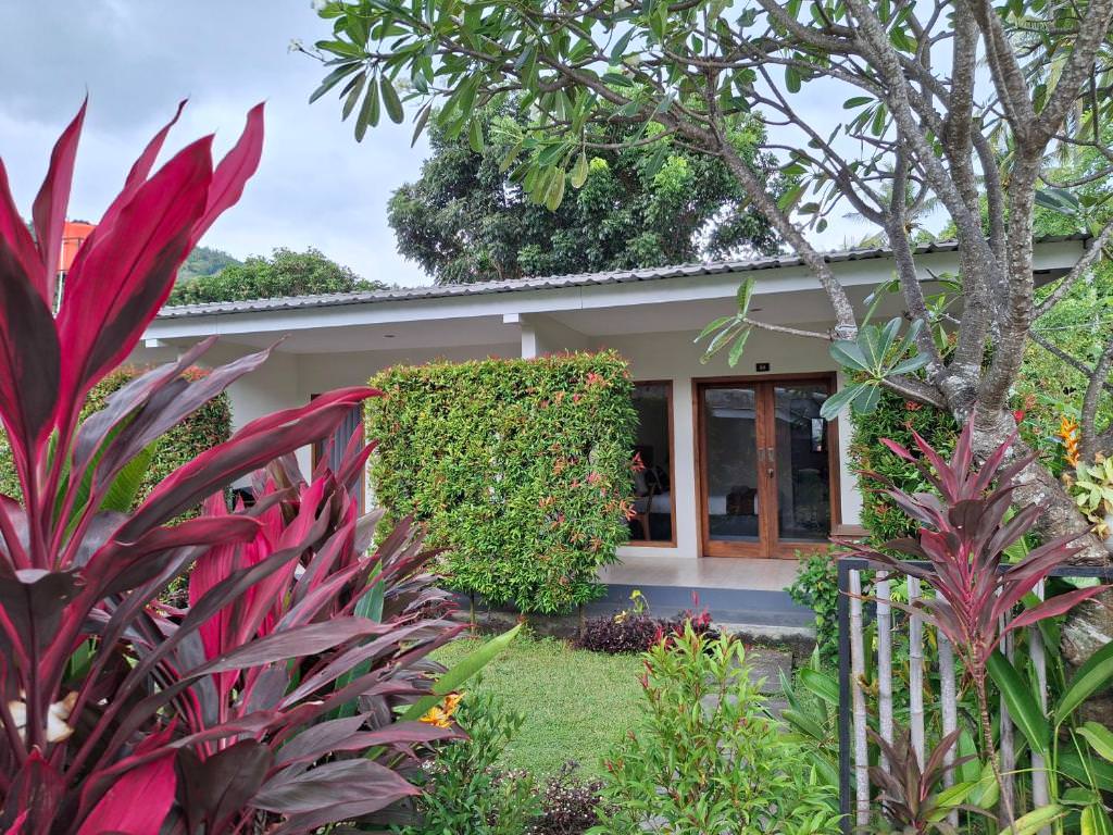 Where to Stay in Senggigi: Best Hotels & Resorts 36 Sammy Cottage Senggigi outside view of room
