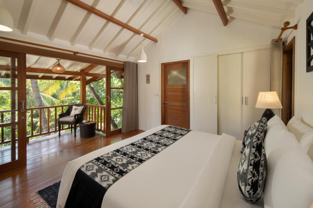 Sempiak Seaside Resort bedroom suite