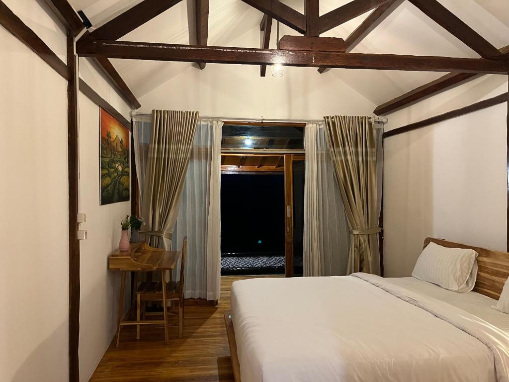 Where to Stay in Tetebatu 14 Alora House bedroom suite
